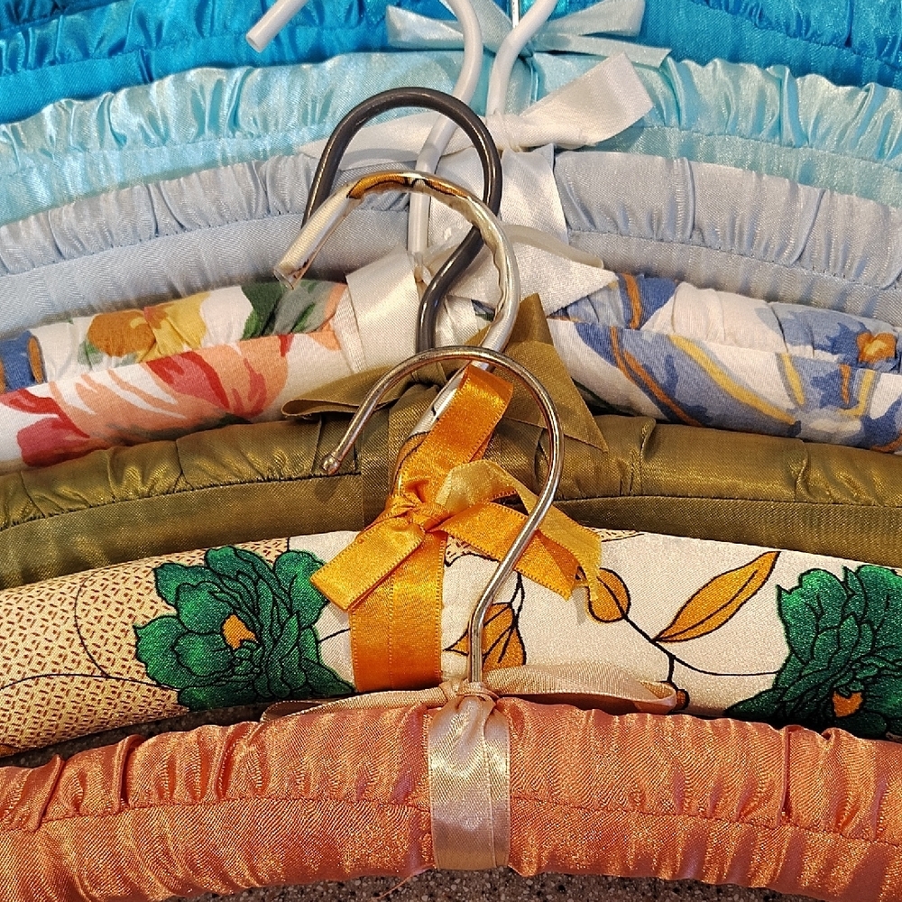 Set of Padded Satin & Floral Hangers - Assorted Pastel Colors - Picture 2 of 4